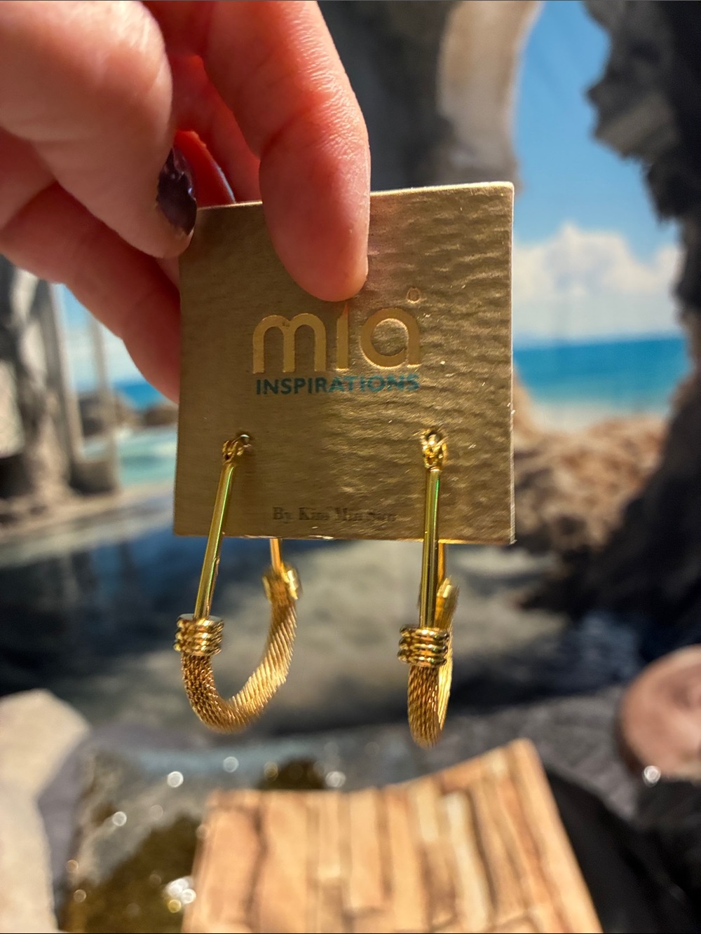 #363| NWT-MIA Gold Rope Hoop Earrings